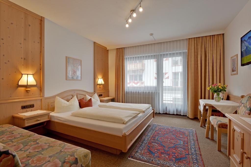 Hotel Garni Jennewein Mayrhofen Δωμάτιο φωτογραφία