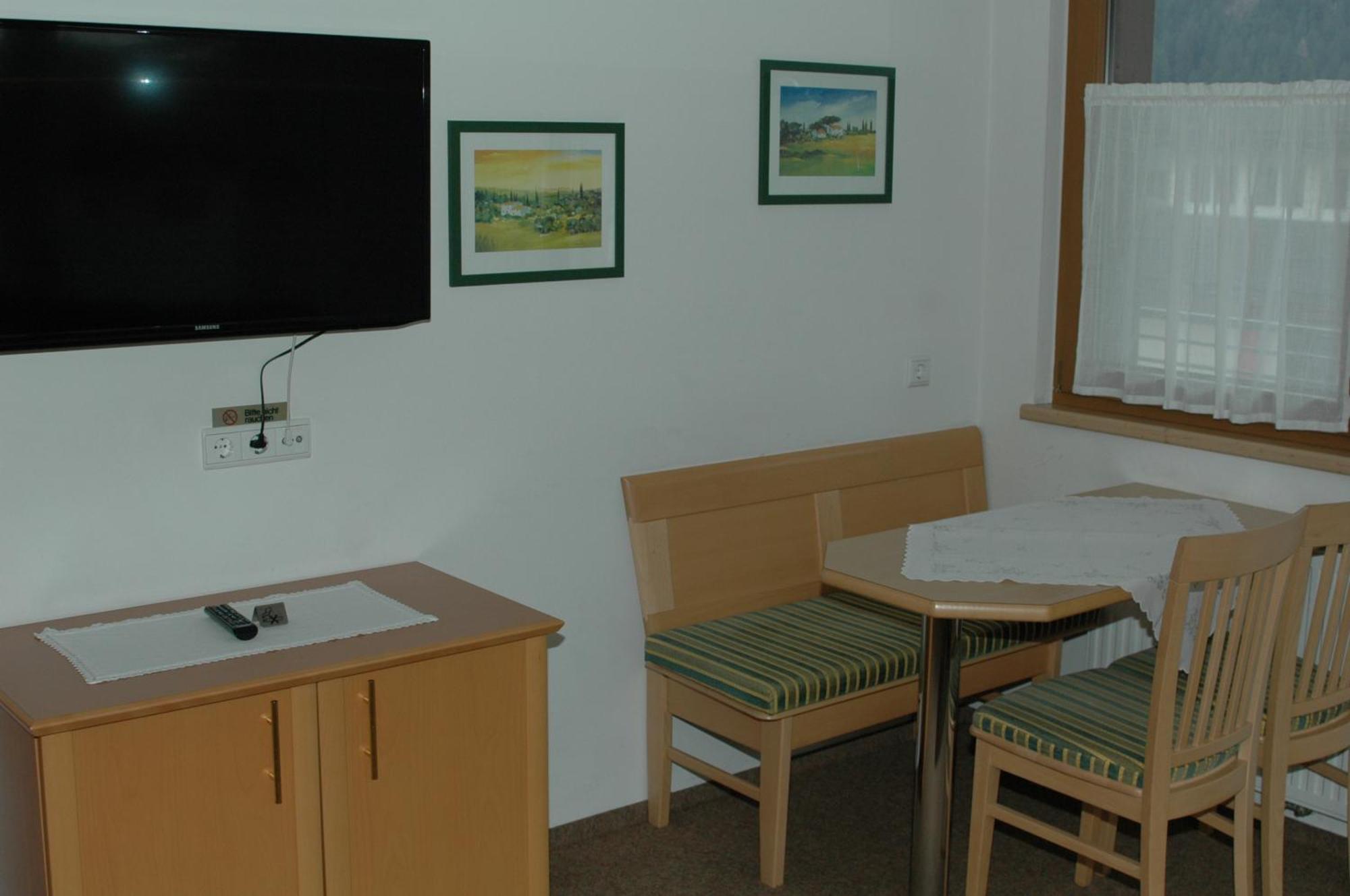 Hotel Garni Jennewein Mayrhofen Εξωτερικό φωτογραφία
