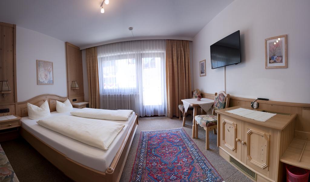Hotel Garni Jennewein Mayrhofen Δωμάτιο φωτογραφία