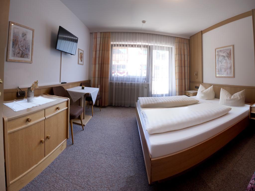 Hotel Garni Jennewein Mayrhofen Δωμάτιο φωτογραφία