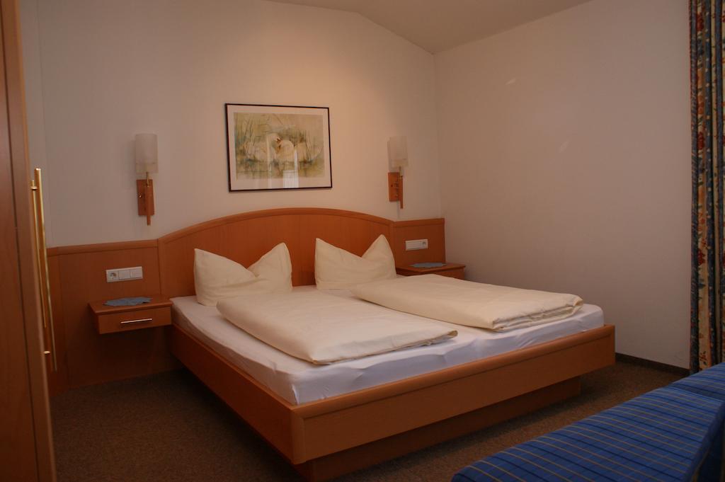 Hotel Garni Jennewein Mayrhofen Δωμάτιο φωτογραφία