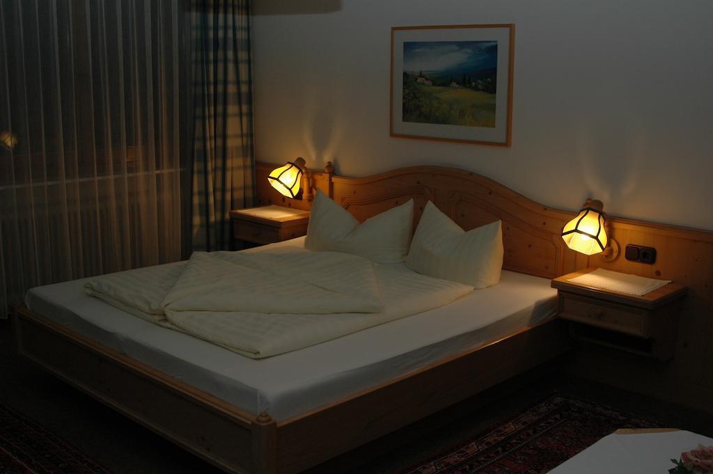 Hotel Garni Jennewein Mayrhofen Δωμάτιο φωτογραφία