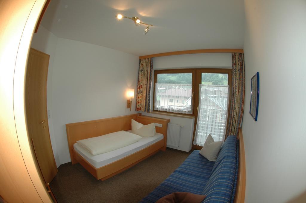Hotel Garni Jennewein Mayrhofen Δωμάτιο φωτογραφία